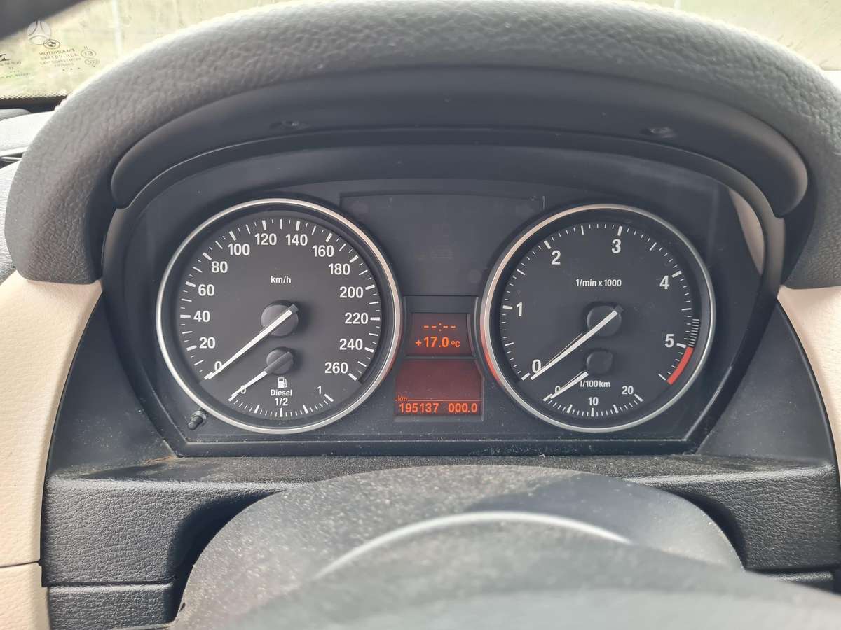 BMW X1 2015 — фото 12