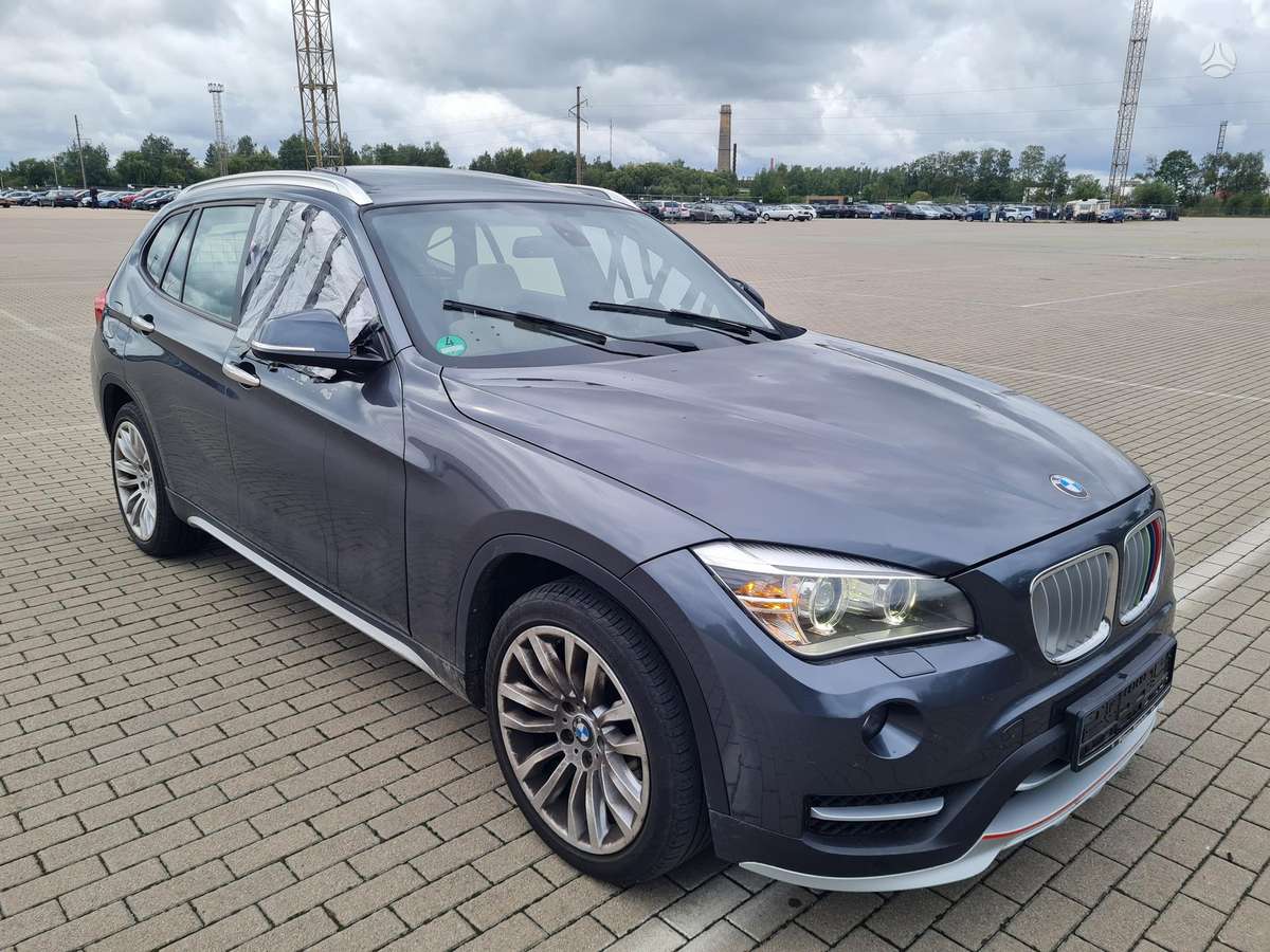 BMW X1 2015 — салон