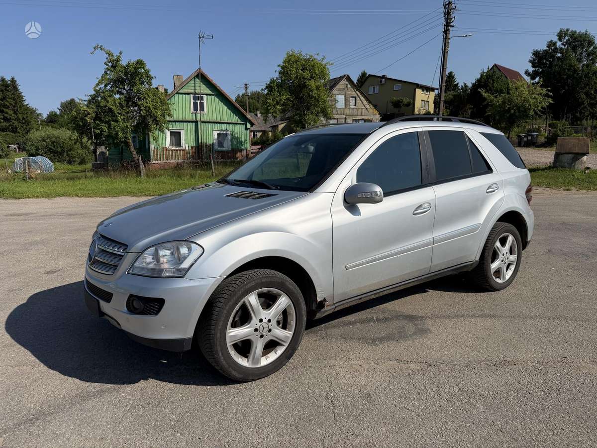 Mercedes-Benz ML320 2007 — салон