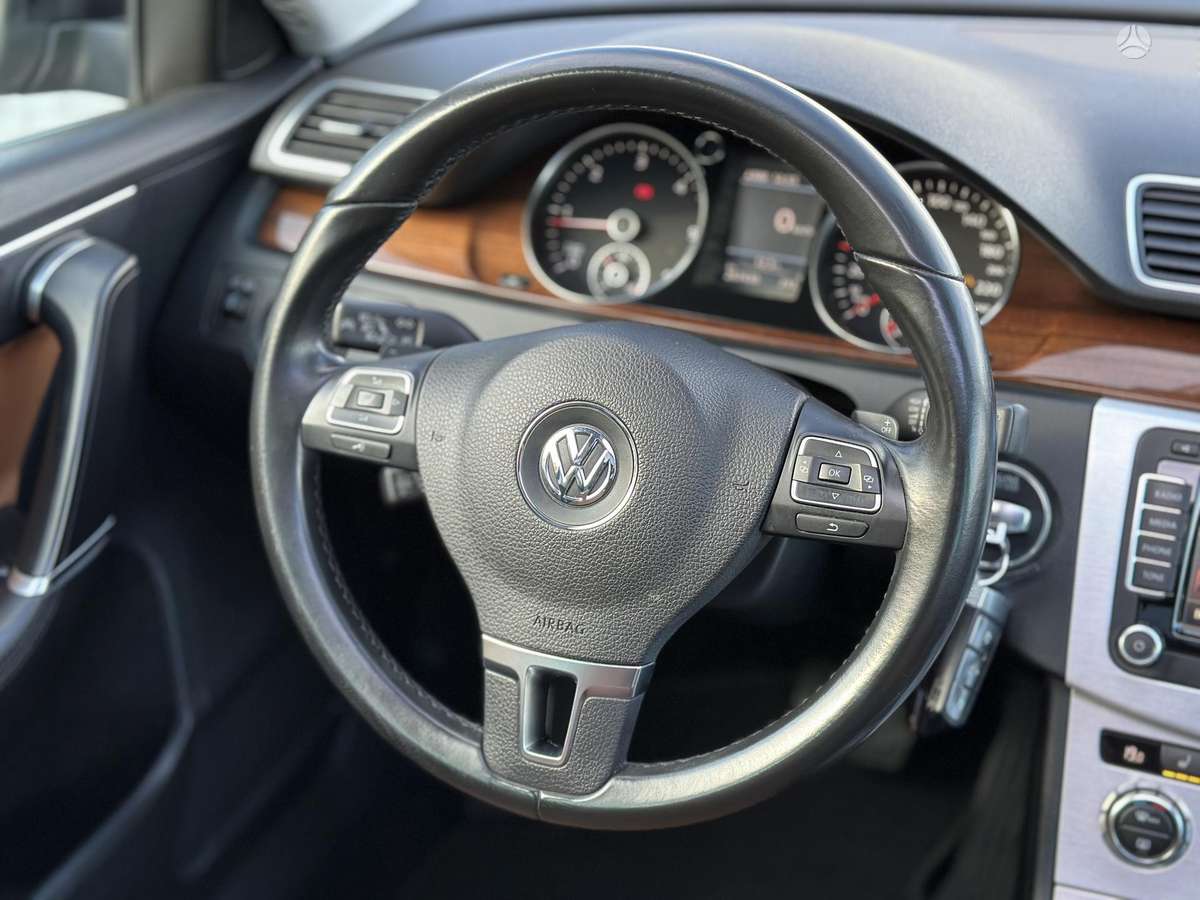 Volkswagen Passat 2012 — photo 14