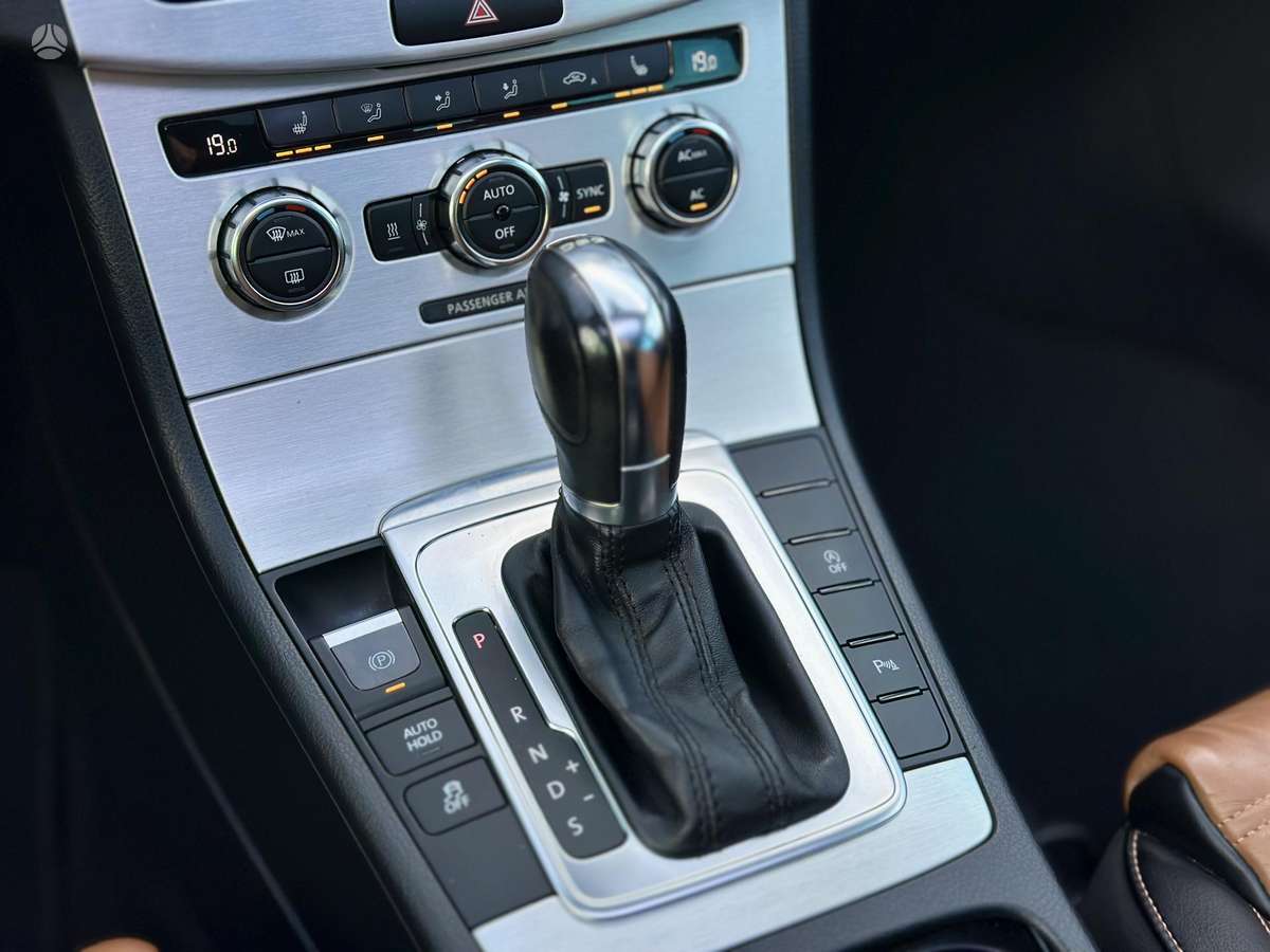 Volkswagen Passat 2012 — photo 22