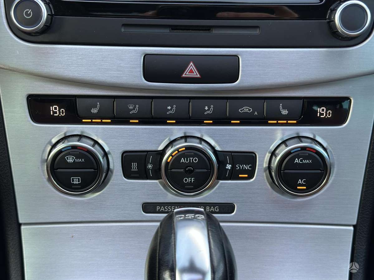 Volkswagen Passat 2012 — photo 27