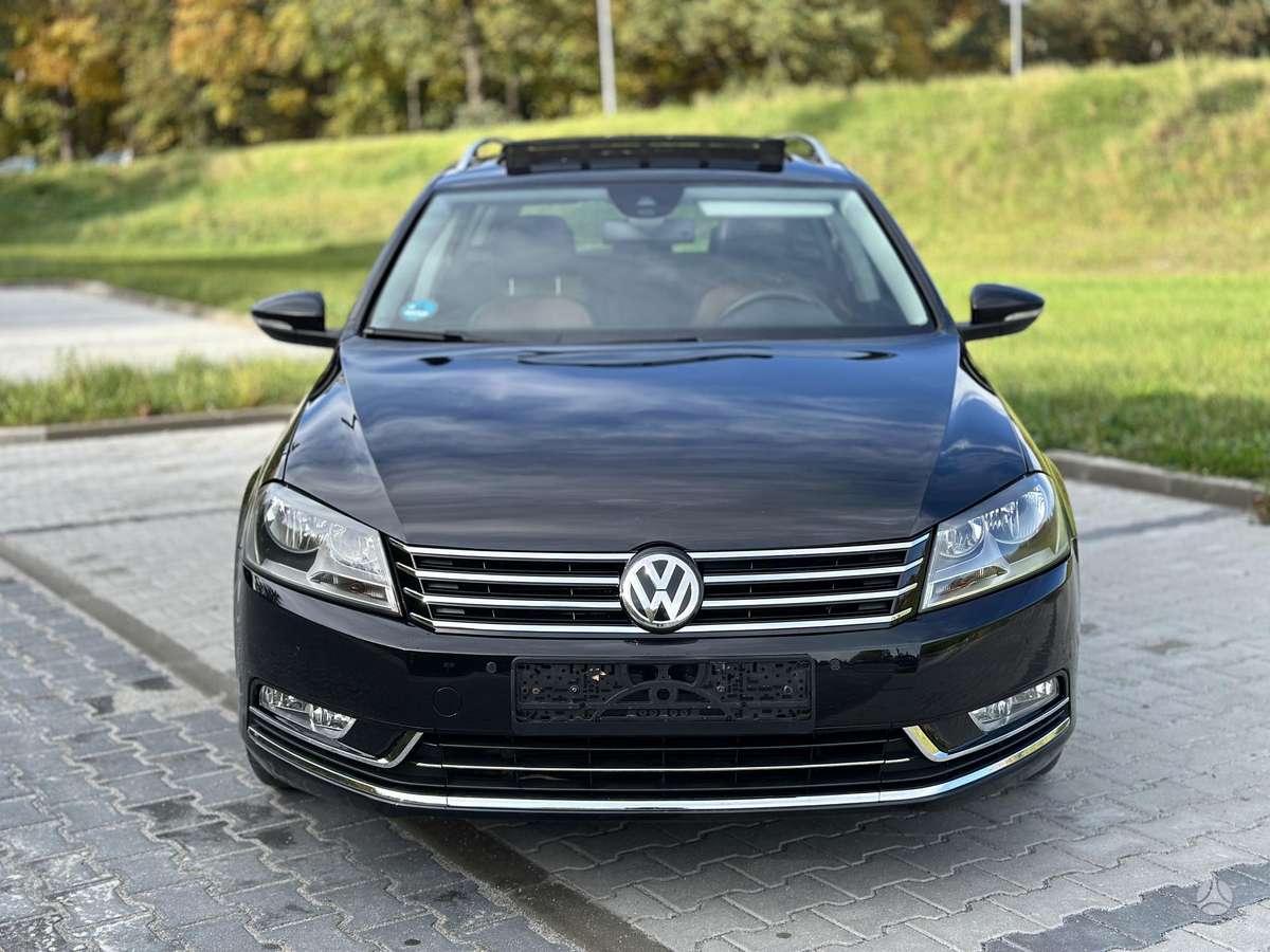 Volkswagen Passat 2012 — interior