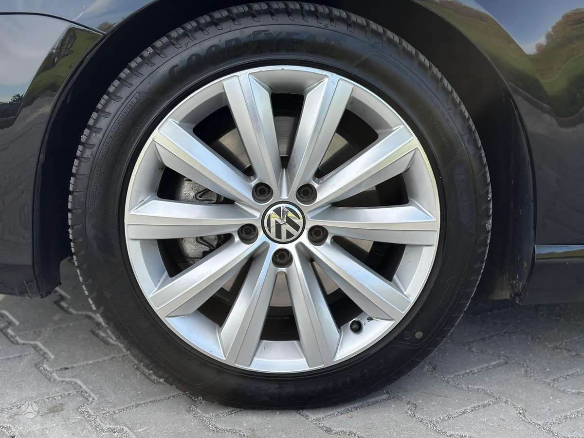 Volkswagen Passat 2012 — photo 32