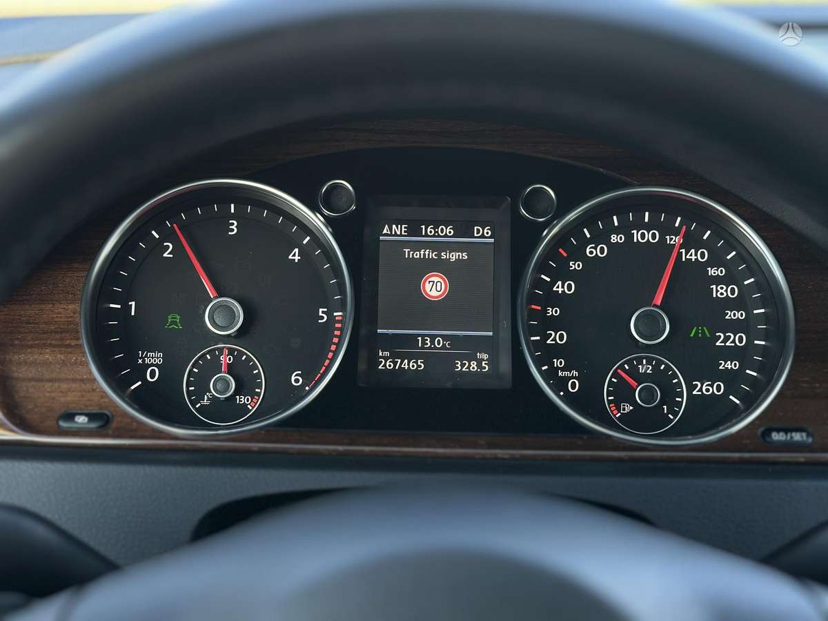 Volkswagen Passat 2012 — photo 37