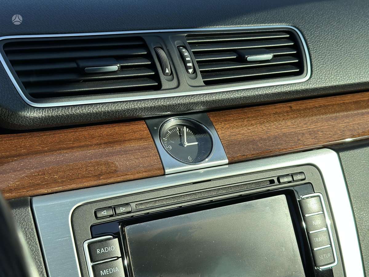 Volkswagen Passat 2012 — photo 49