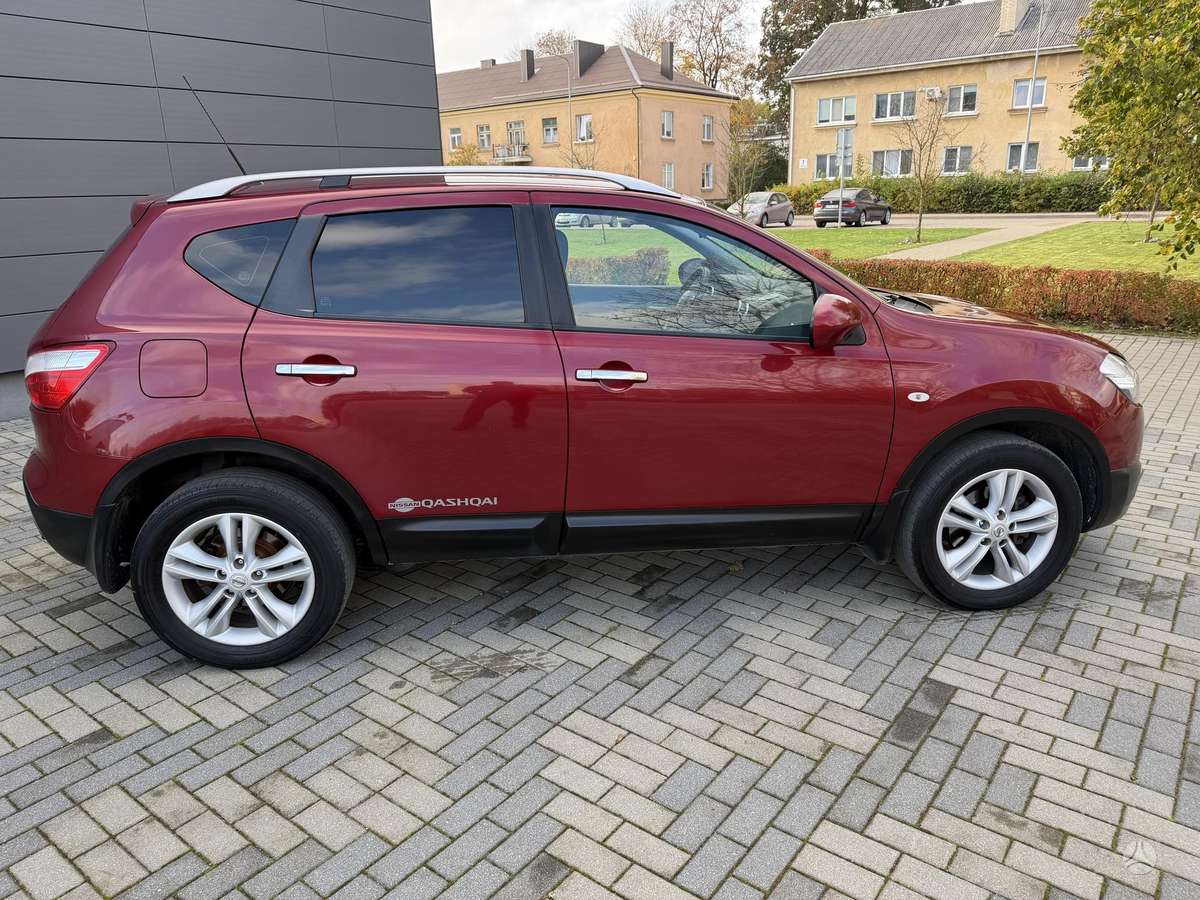 Nissan Qashqai 2012 — interior