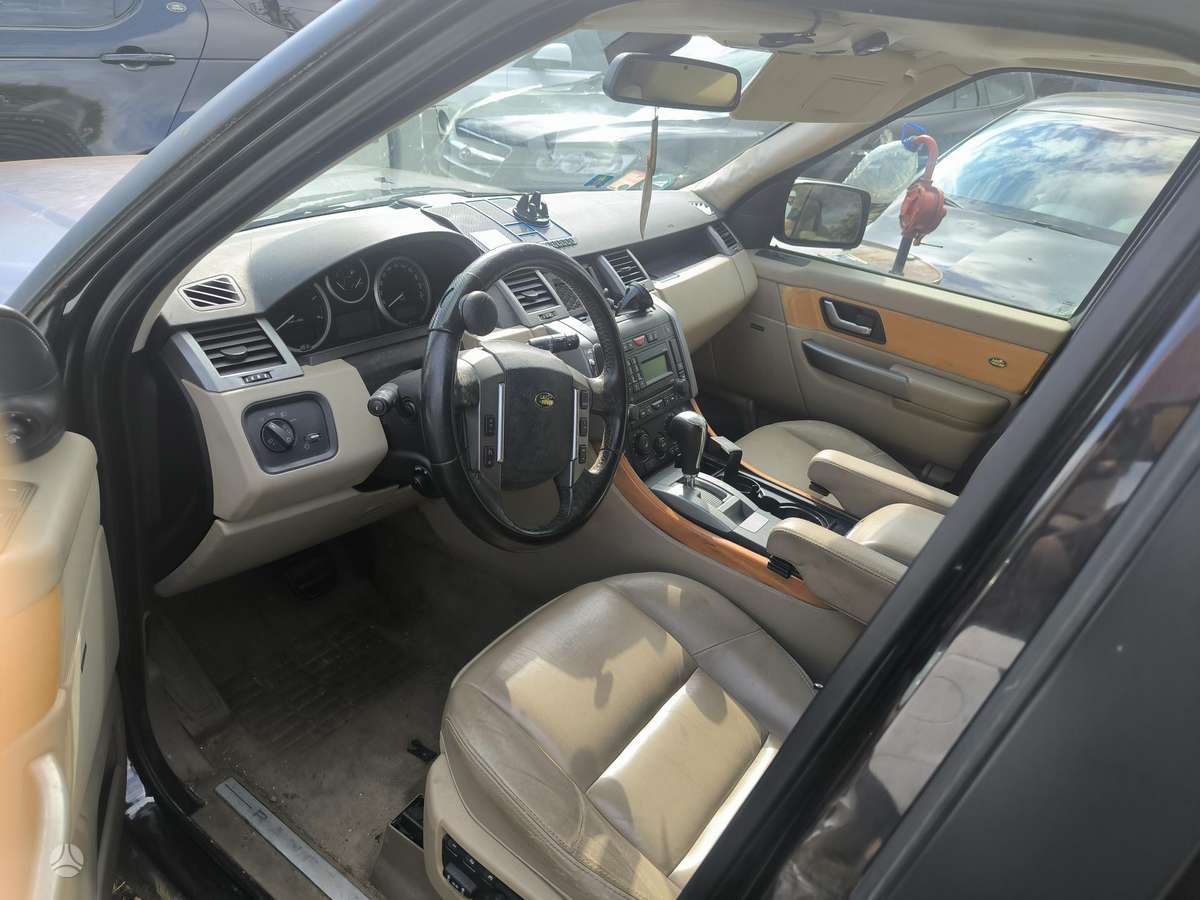 Land Rover 2009 — салон