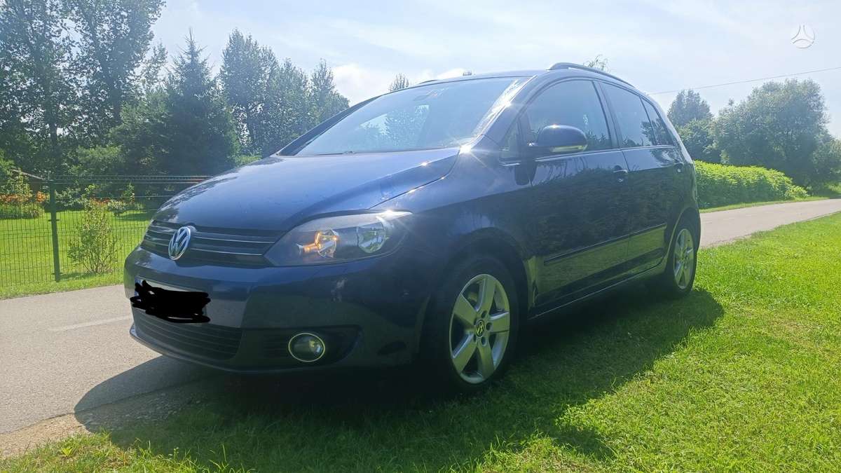 Volkswagen Golf 2010 — rear view