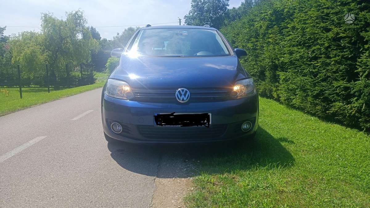 Volkswagen Golf 2010 — interior