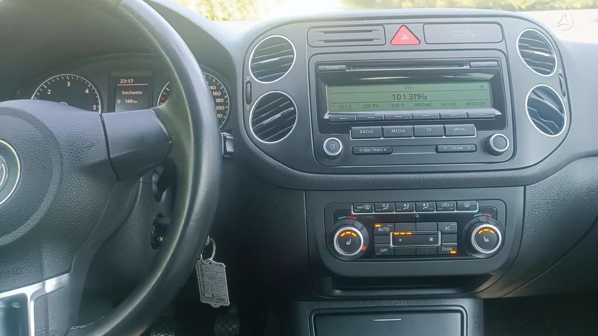 Volkswagen Golf 2010 — photo 9