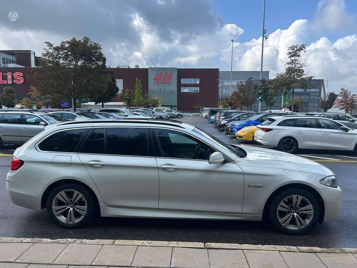 BMW 530 2010 — engine 2993 cm³, 245 HP (180kW)