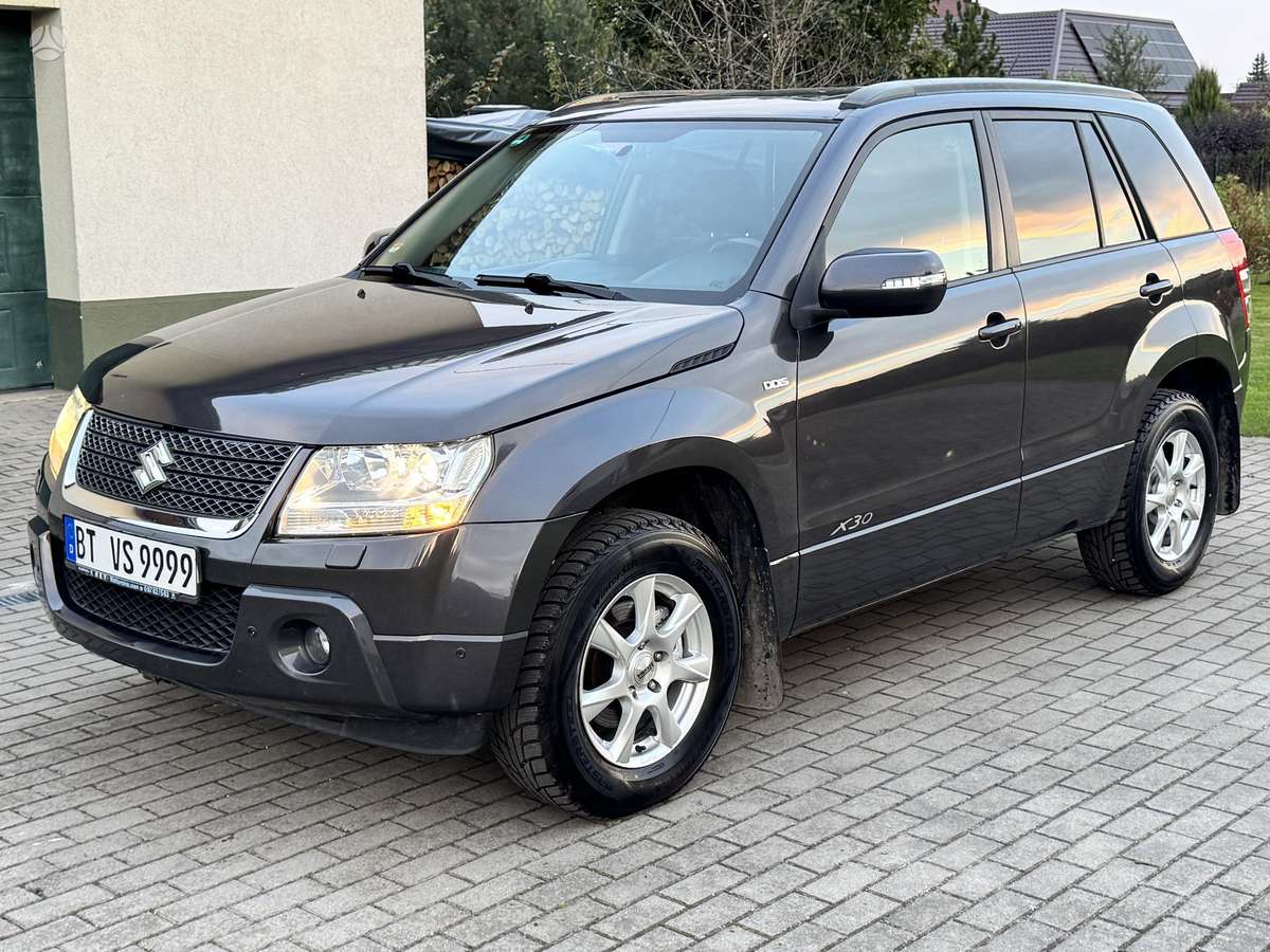 Suzuki Grand 2011 — вигляд ззаду