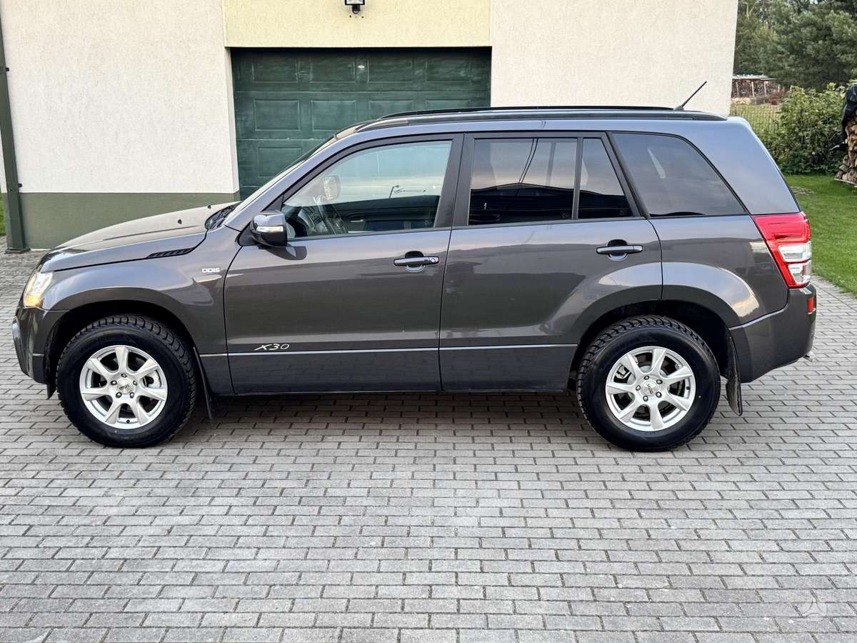 Suzuki Grand 2011 — салон
