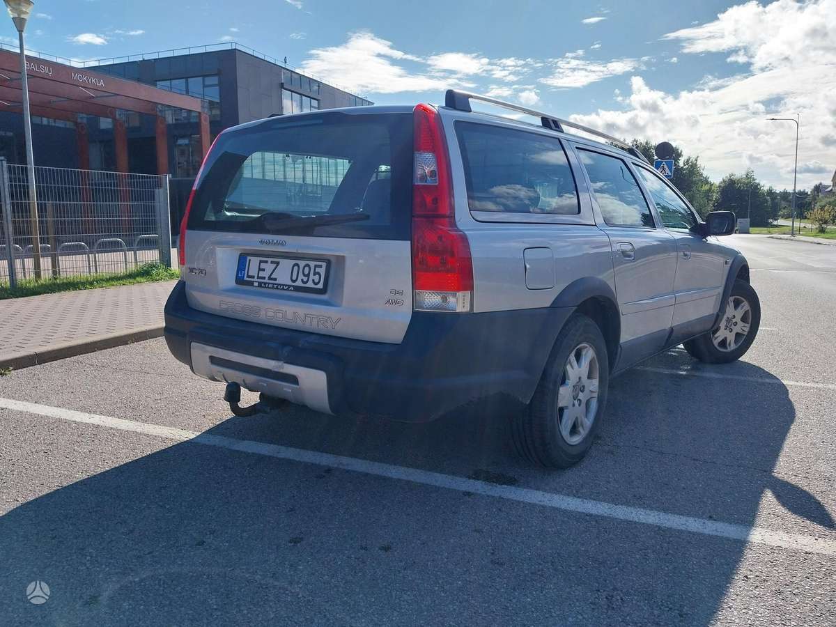 Volvo XC70 2006 — engine 2401 cm³, 185 HP (136kW)
