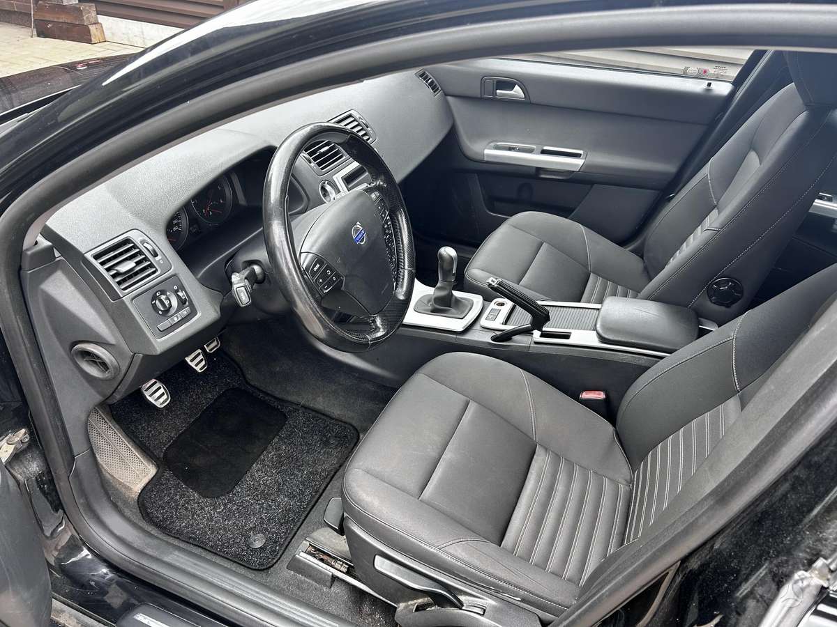 Volvo V50 2011 — photo 9