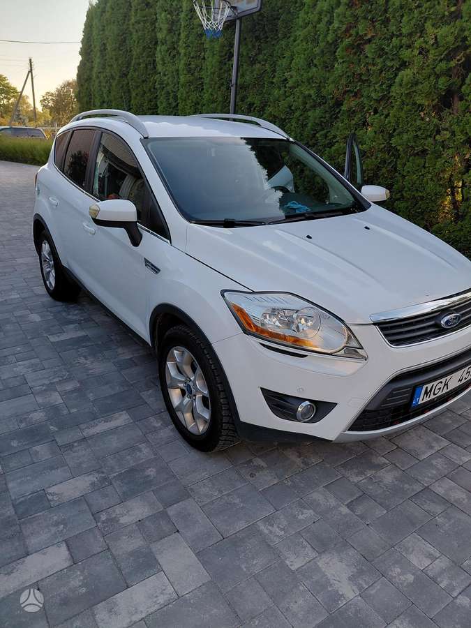 Ford Kuga 2010 — салон