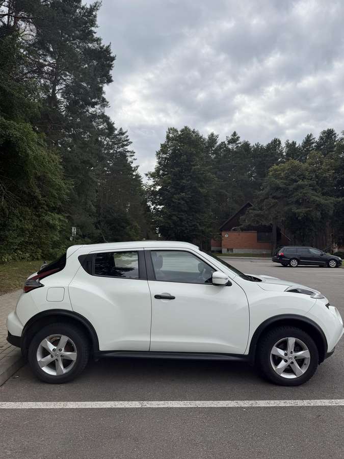 Nissan Juke 2015 — interior