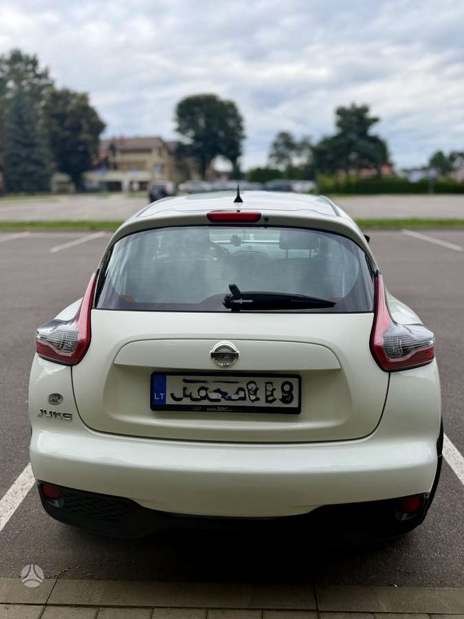 Nissan Juke 2015 — engine 1598 cm³, 117 HP (86kW)