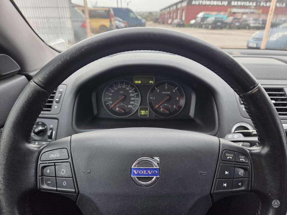 Volvo V50 2012 — photo 10