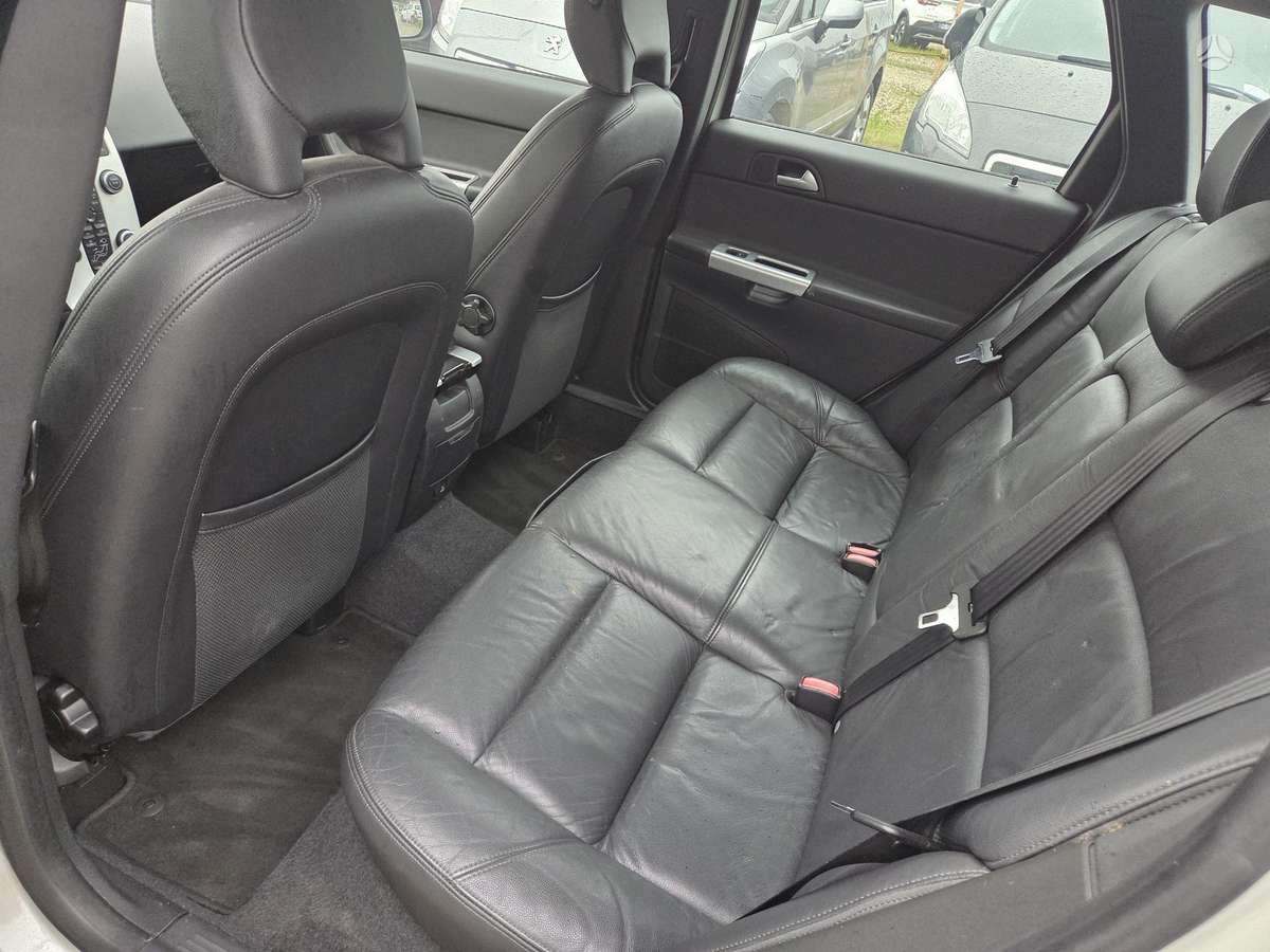 Volvo V50 2012 — photo 14