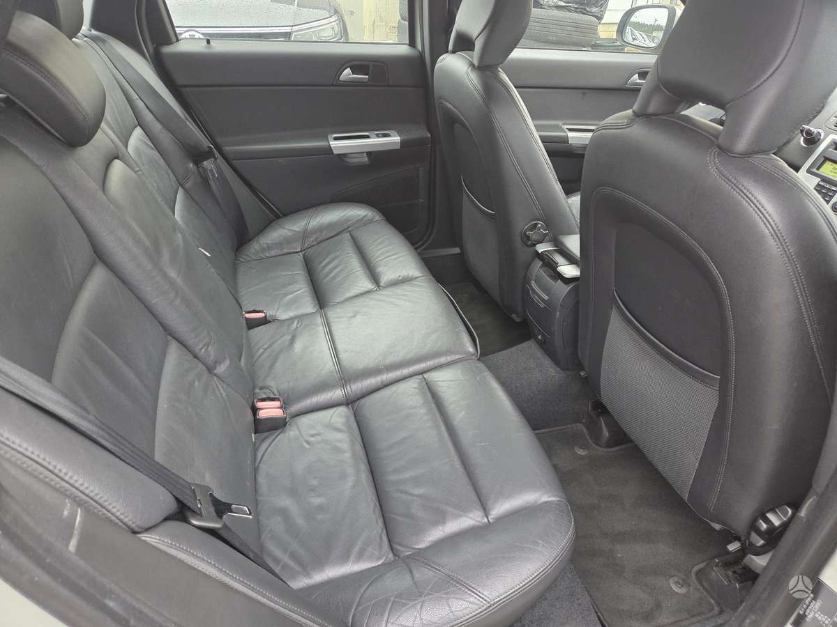 Volvo V50 2012 — photo 15