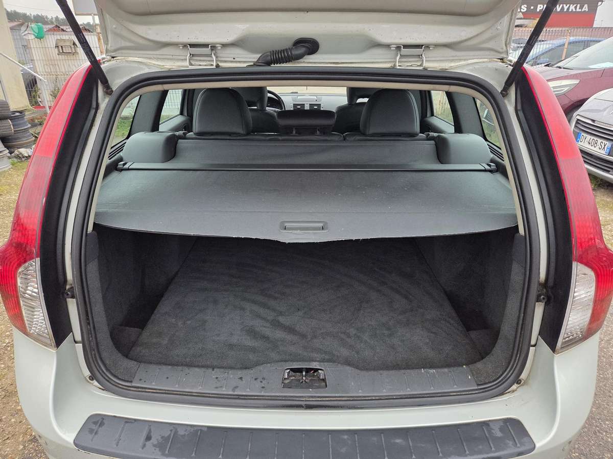 Volvo V50 2012 — photo 16