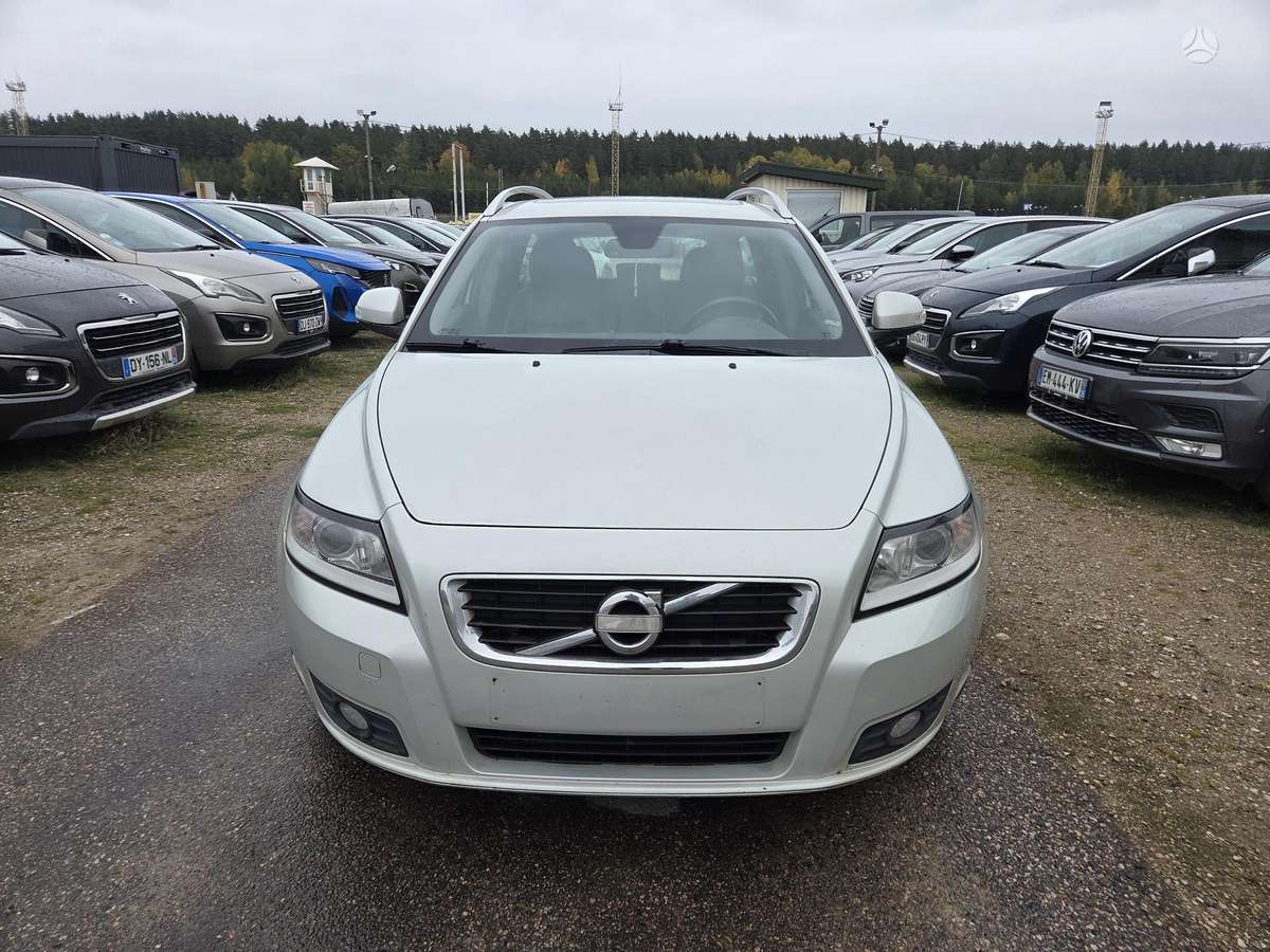 Volvo V50 2012 — rear view