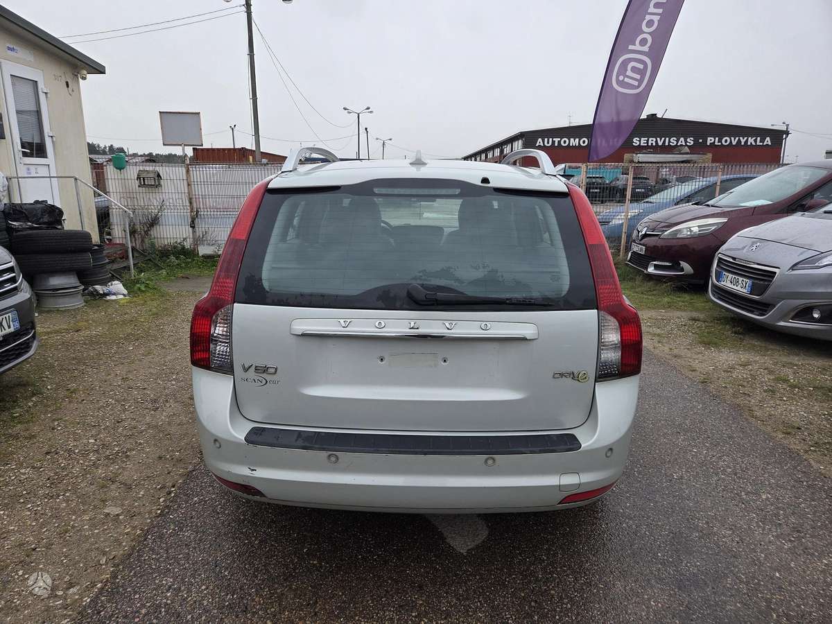 Volvo V50 2012 — engine 1560 cm³, 114 HP (84kW)