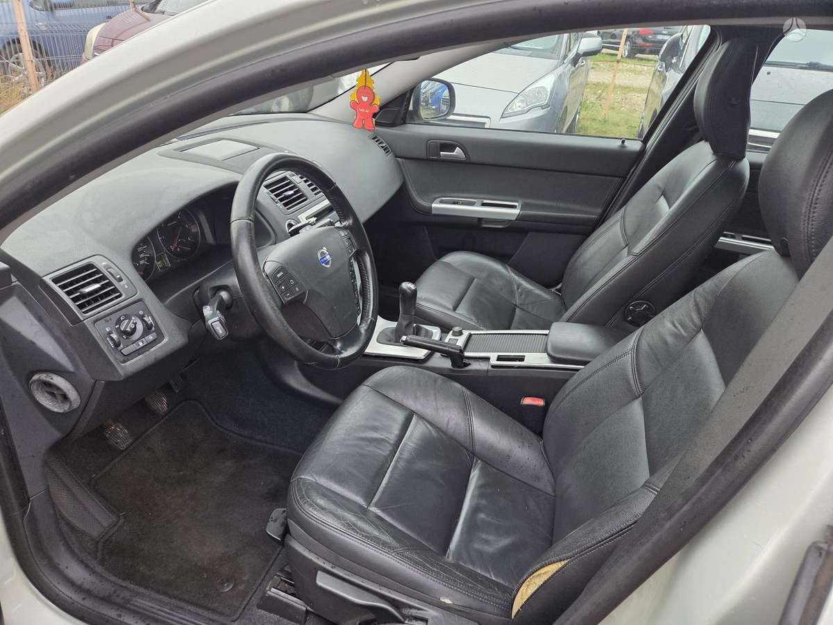 Volvo V50 2012 — photo 6