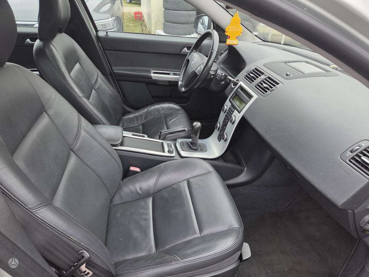 Volvo V50 2012 — photo 8
