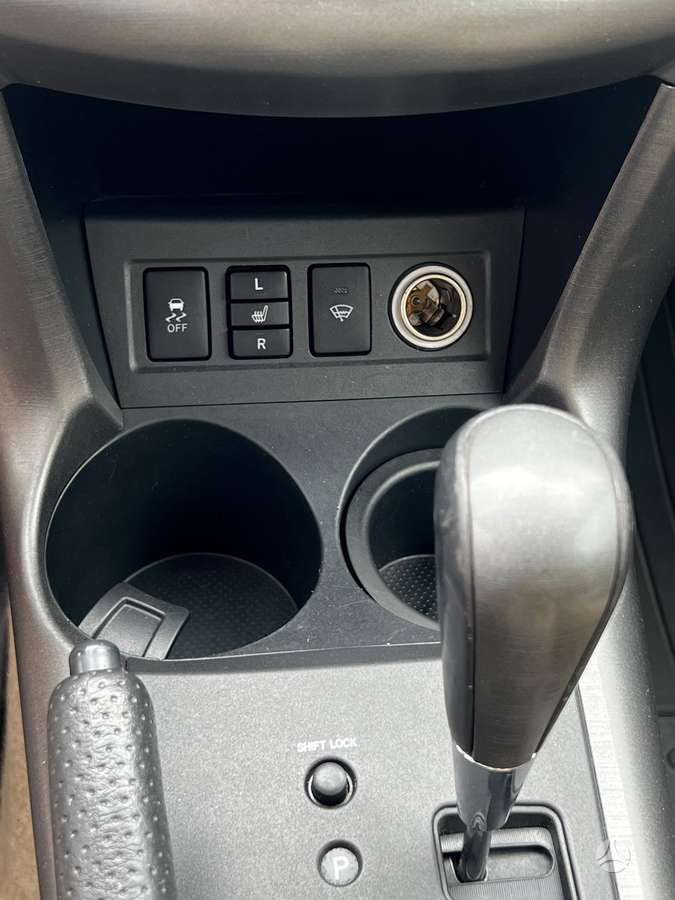 Toyota RAV4 2010 — photo 5