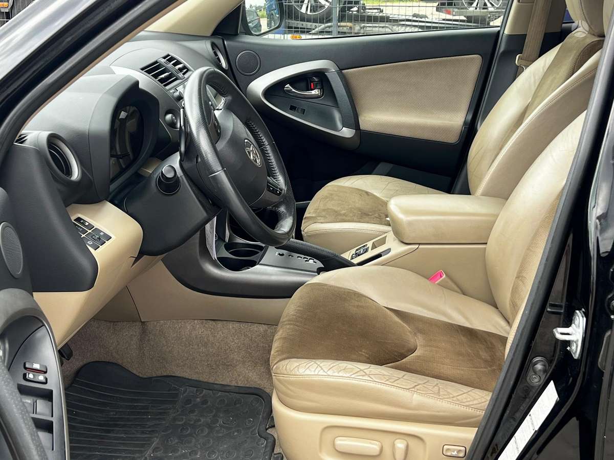 Toyota RAV4 2010 — photo 7