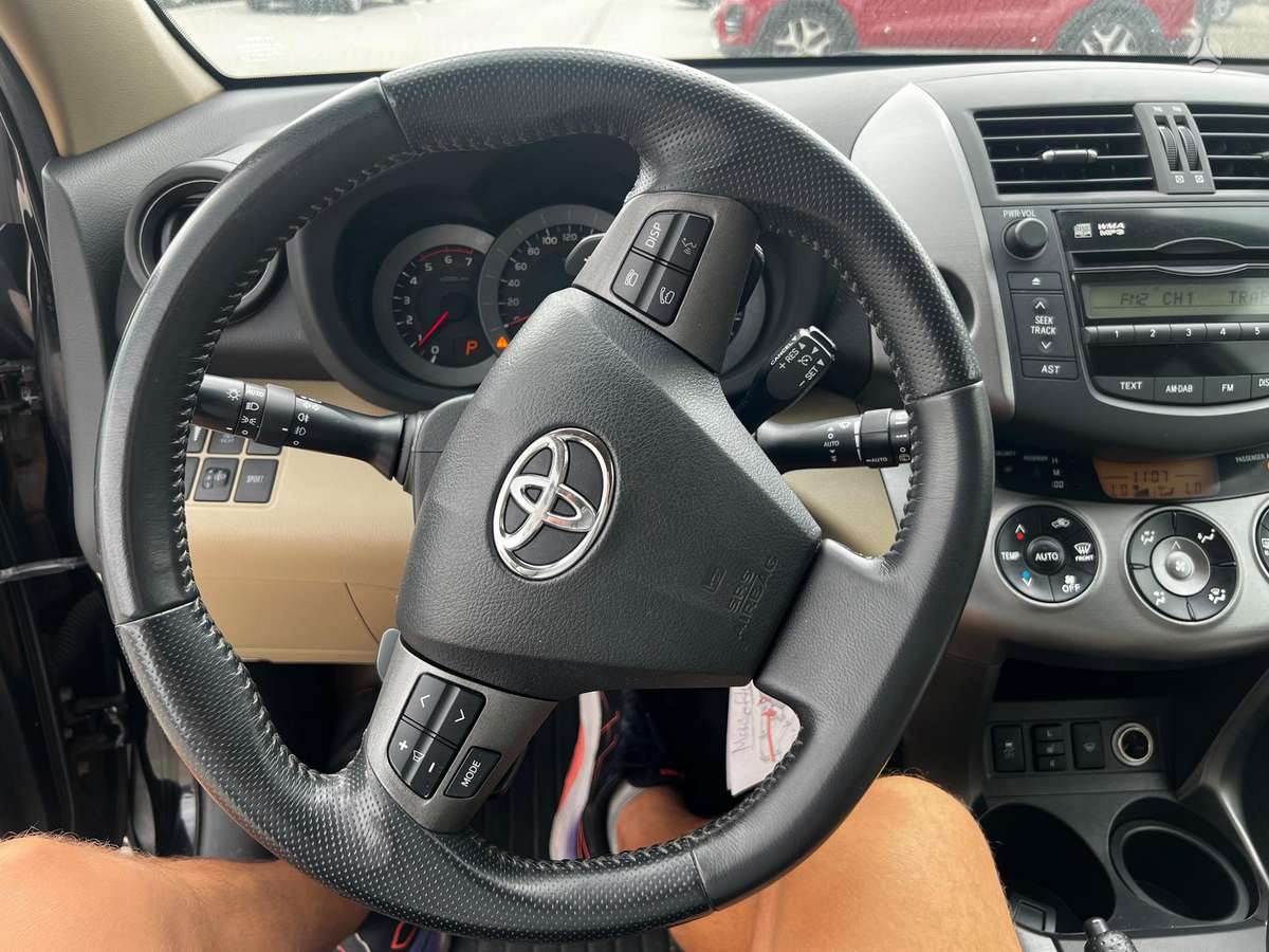 Toyota RAV4 2010 — photo 8
