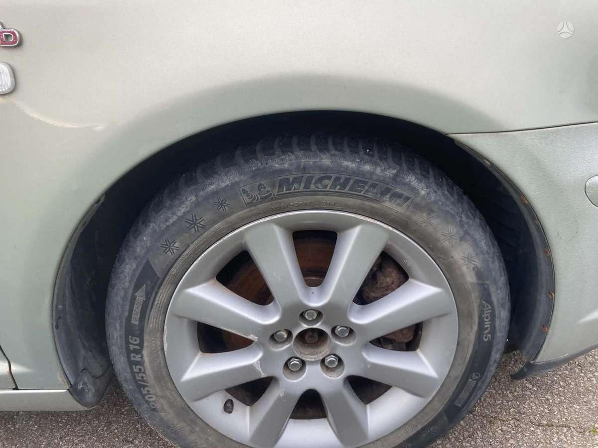 Toyota Avensis 2004 — photo 11