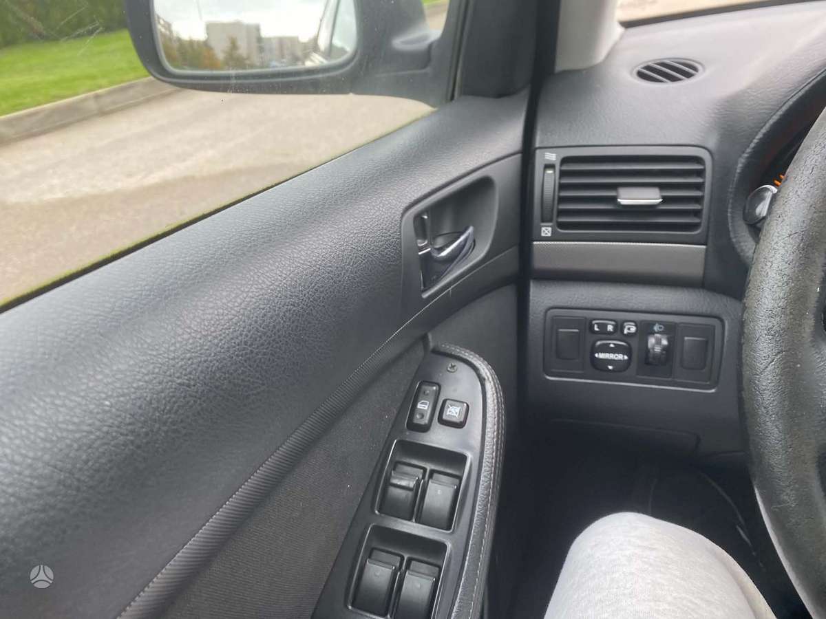 Toyota Avensis 2004 — photo 7