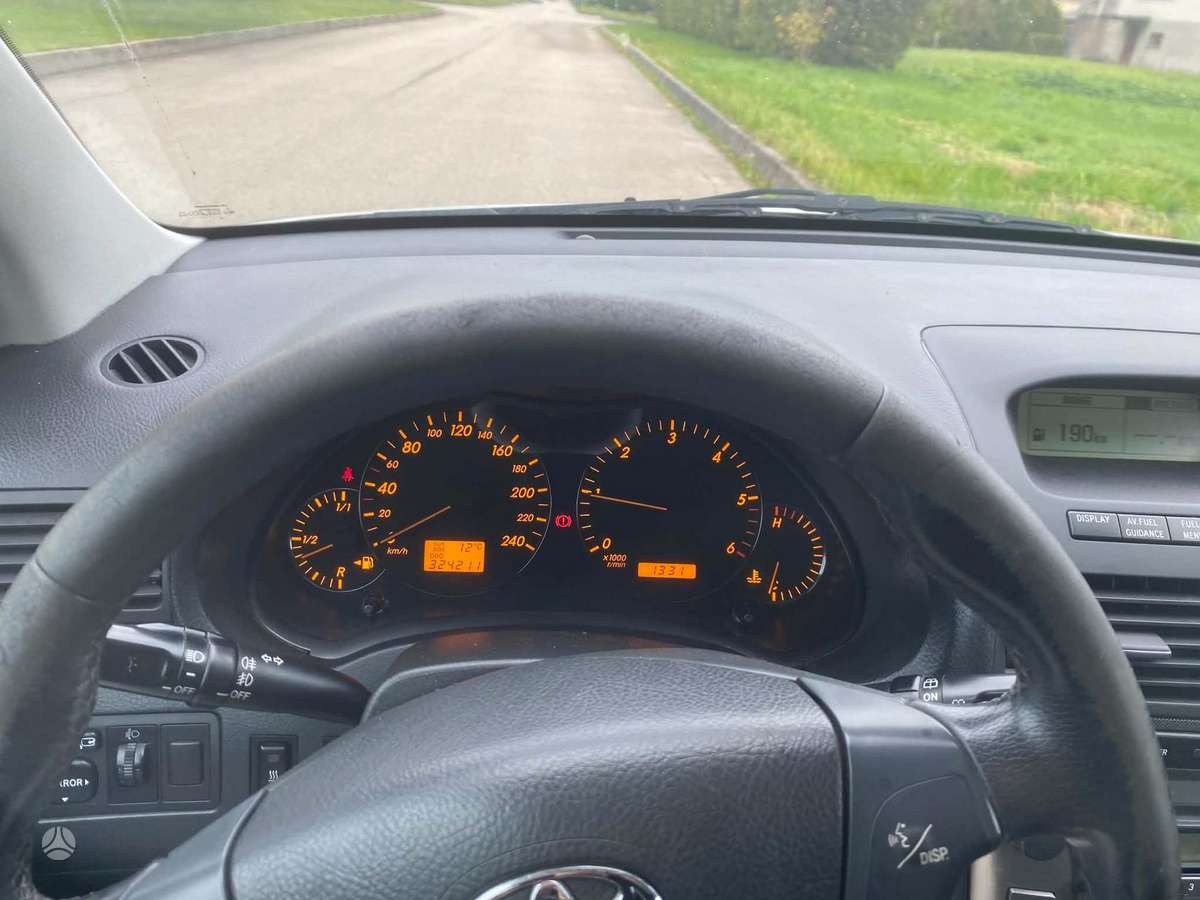 Toyota Avensis 2004 — photo 8