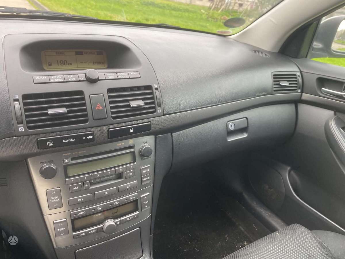 Toyota Avensis 2004 — photo 9