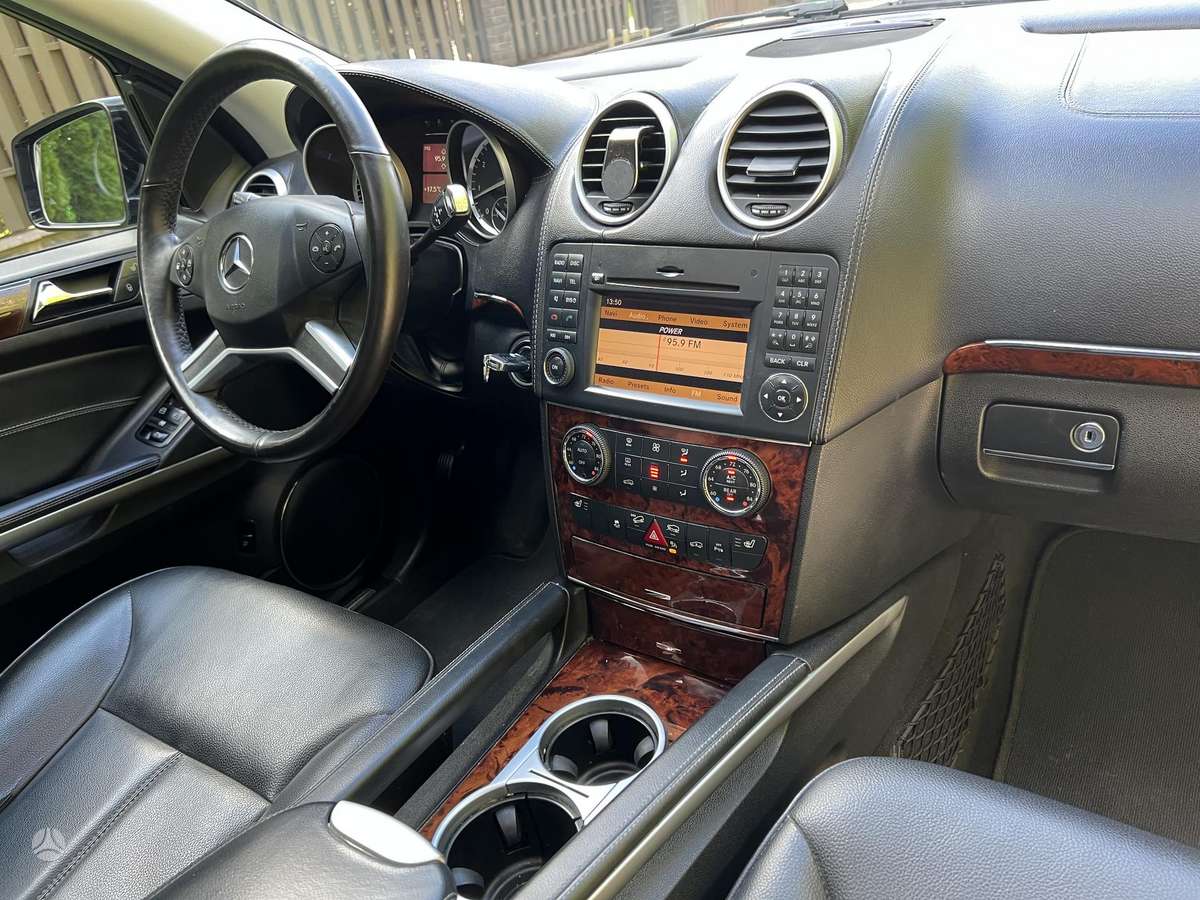 Mercedes-Benz GL450 2012 — photo 17