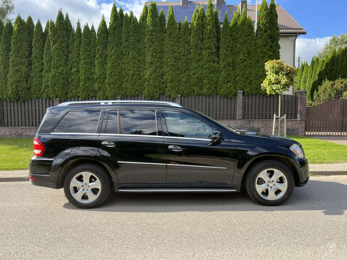 Mercedes-Benz GL450 2012 — rear view