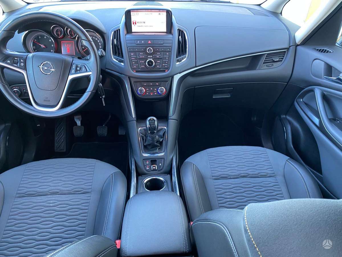 Opel Zafira 2013 — photo 11