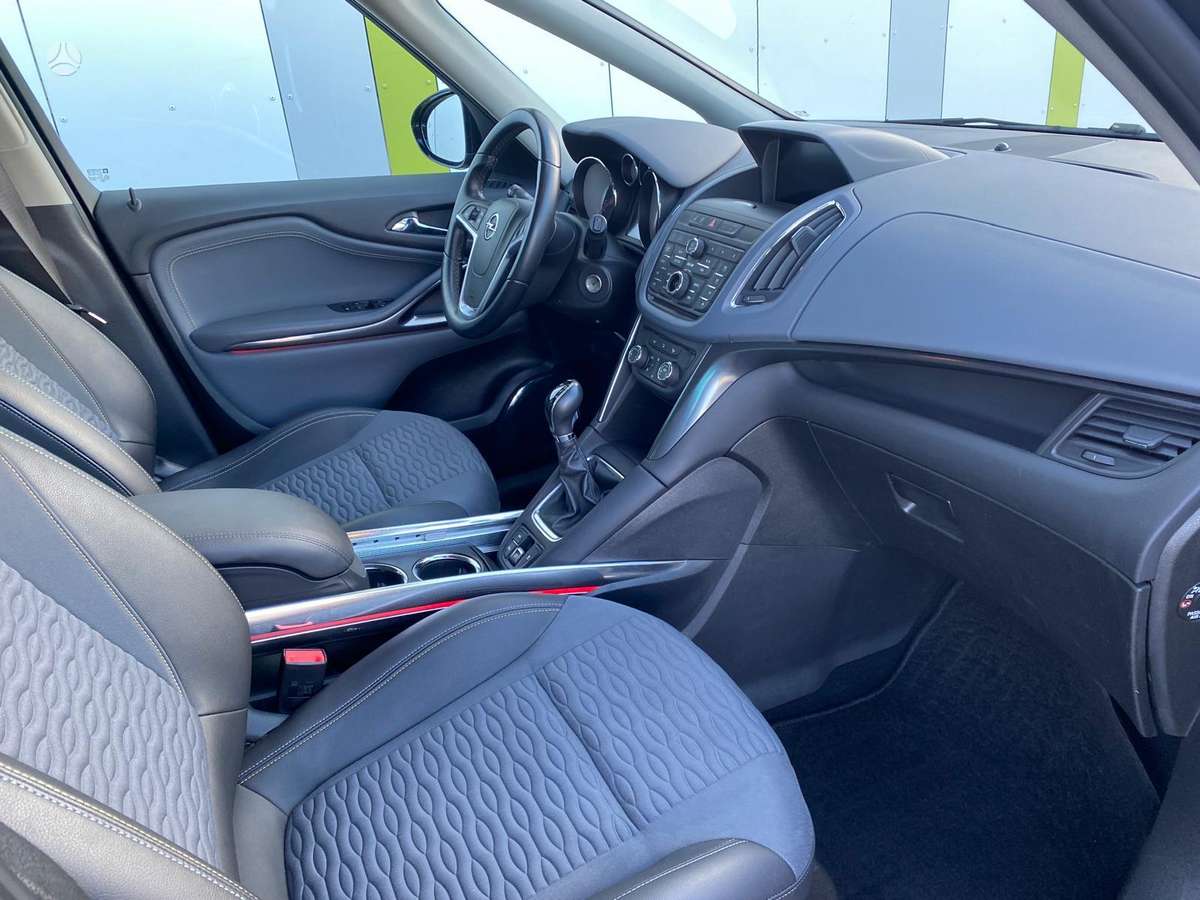 Opel Zafira 2013 — photo 12