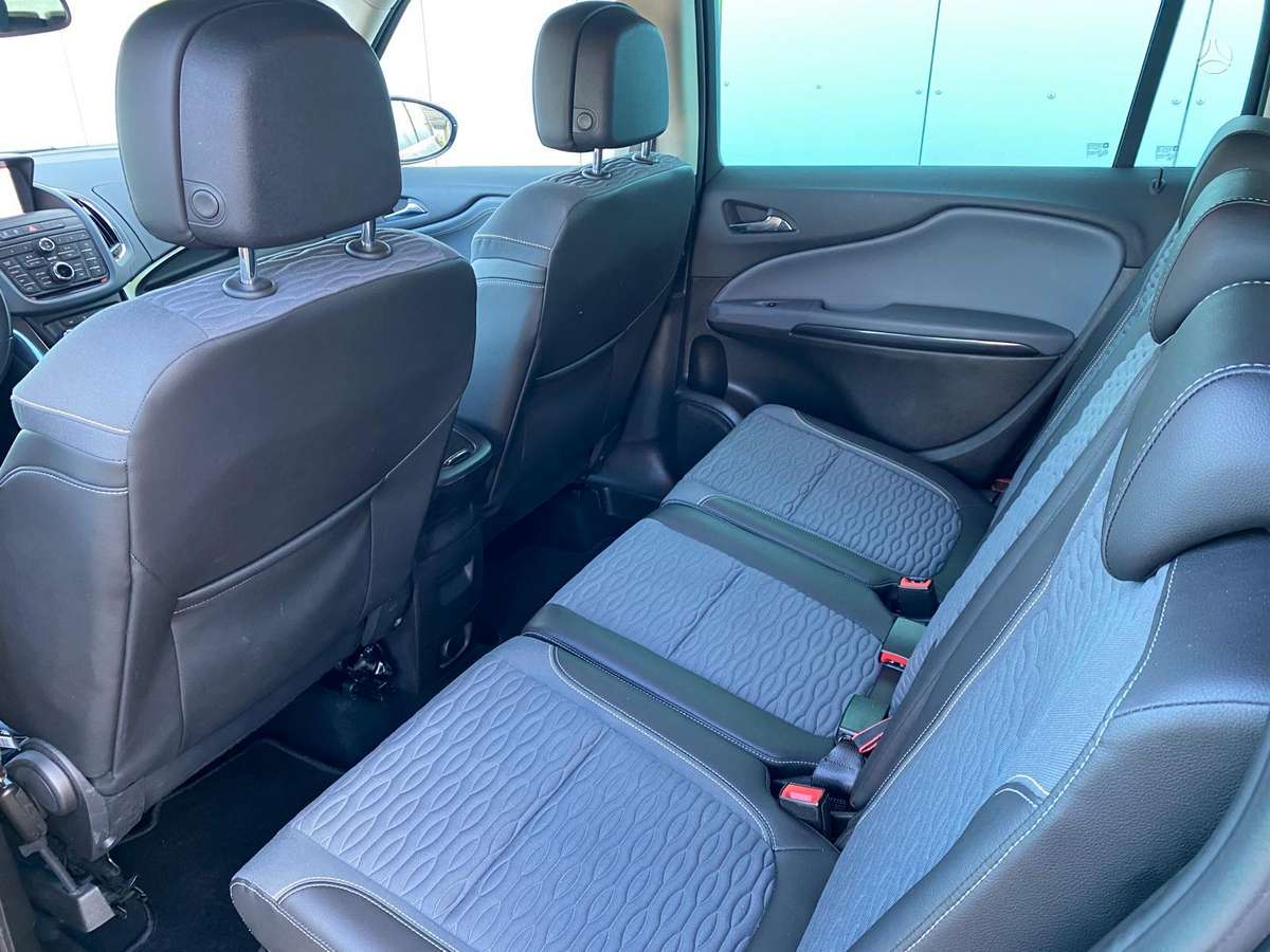 Opel Zafira 2013 — photo 18