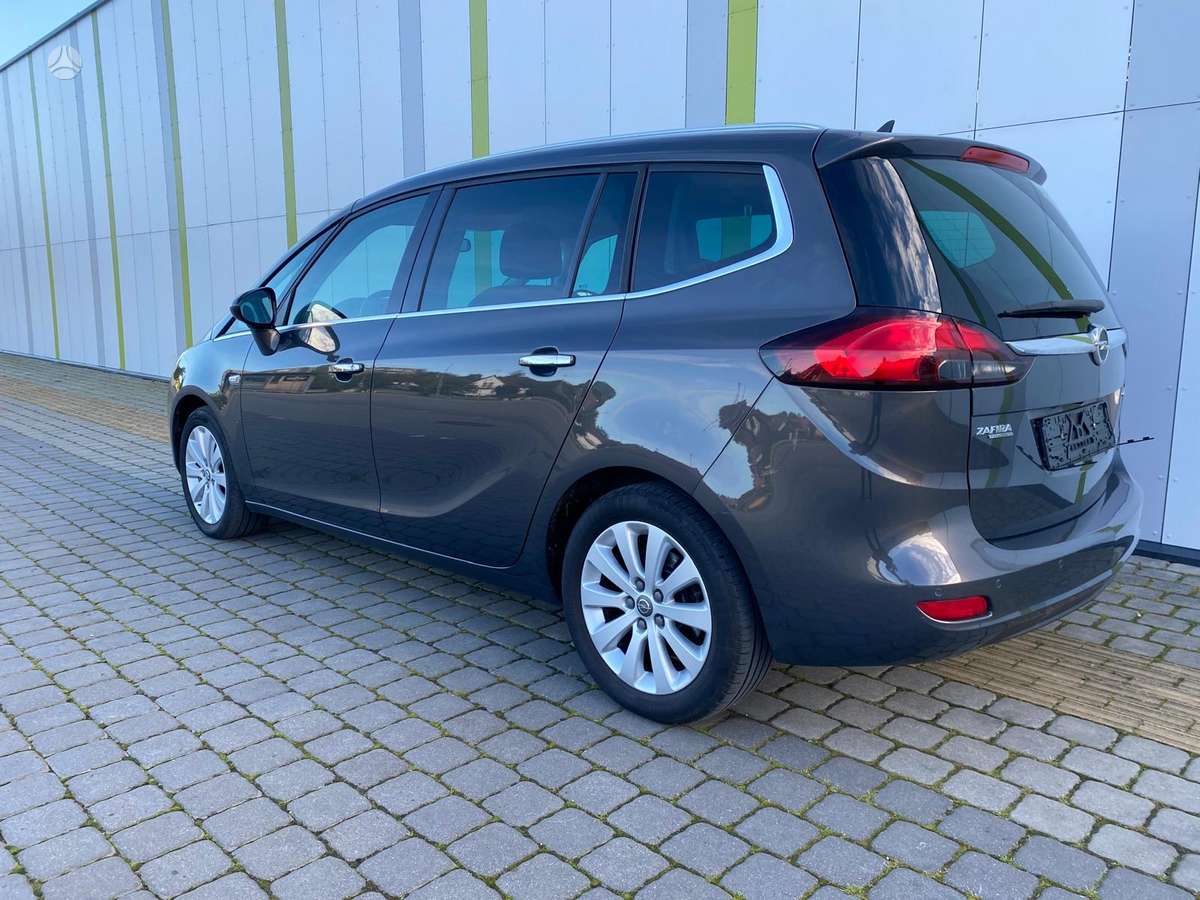 Opel Zafira 2013 — interior