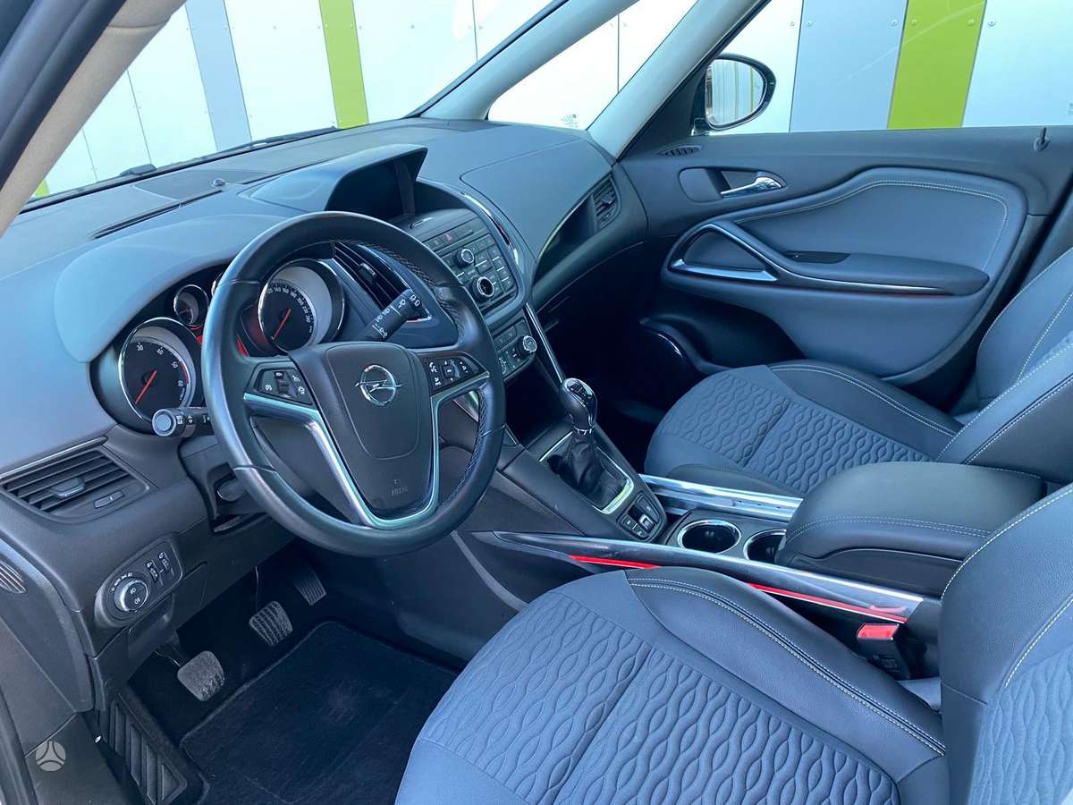 Opel Zafira 2013 — photo 9