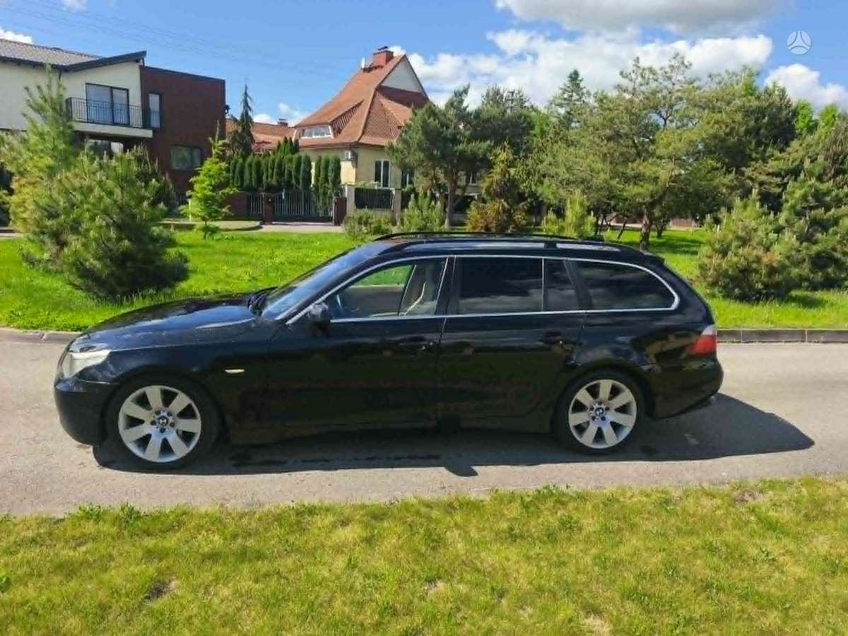 BMW 530 2004 — салон