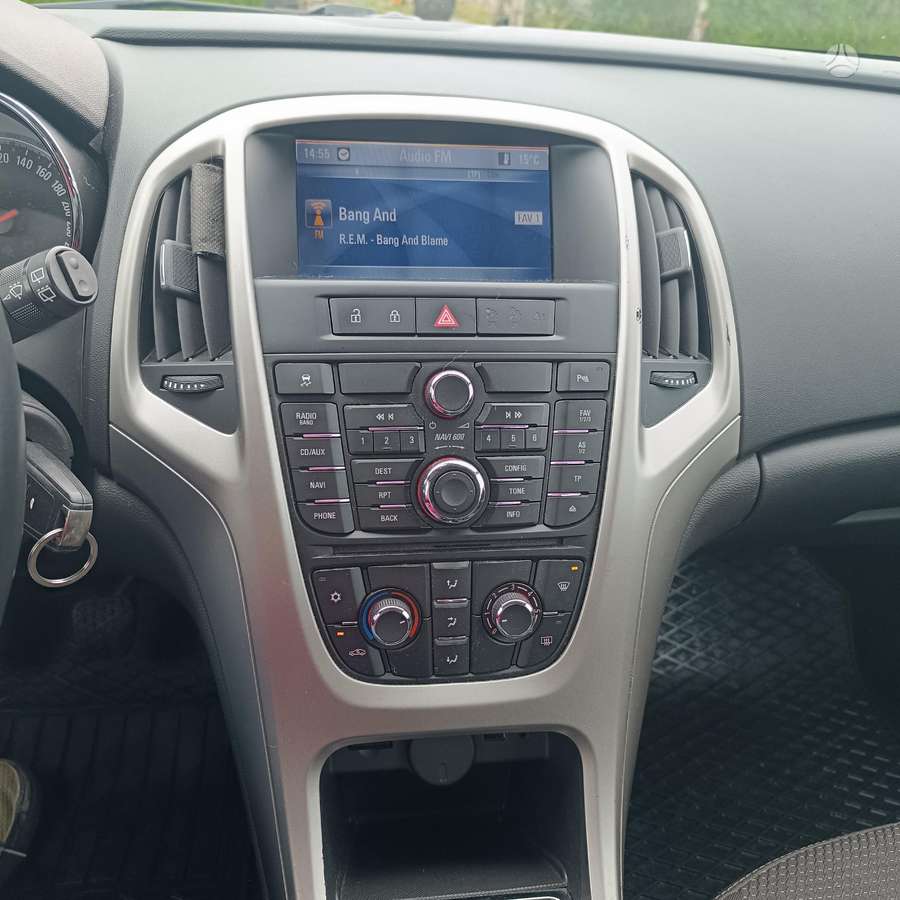 Opel Astra 2012 — photo 10