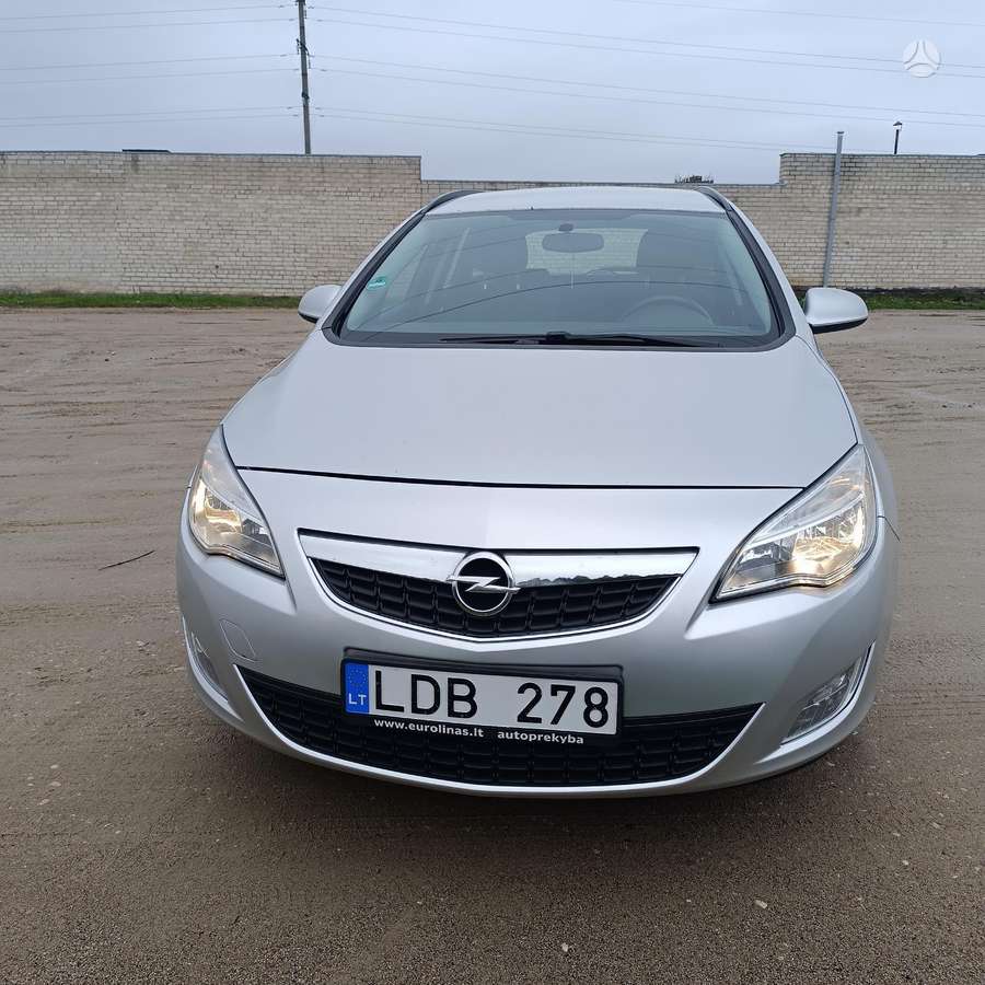 Opel Astra 2012 — engine 1686 cm³, 110 HP (81kW)