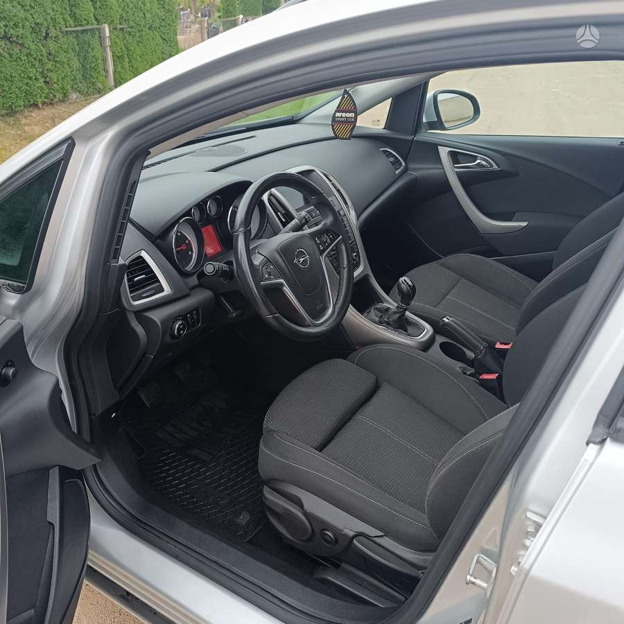 Opel Astra 2012 — photo 6