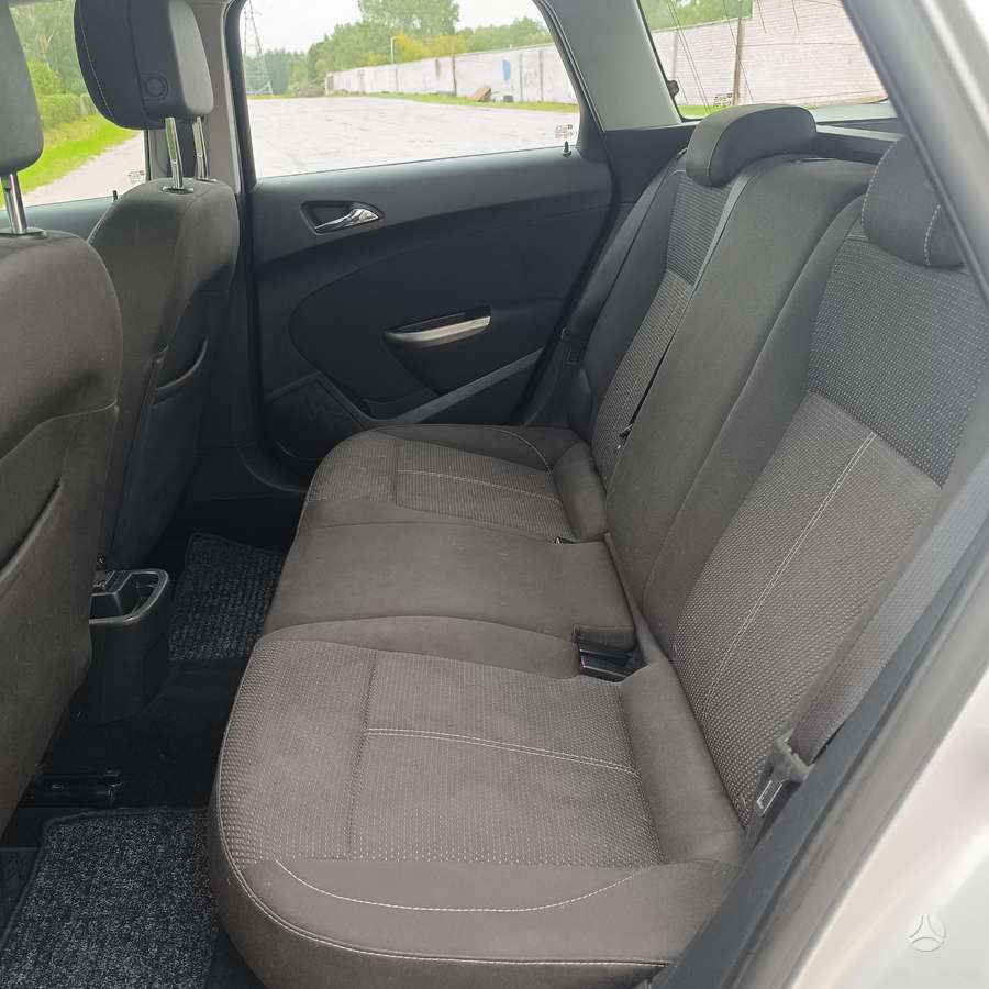 Opel Astra 2012 — photo 7
